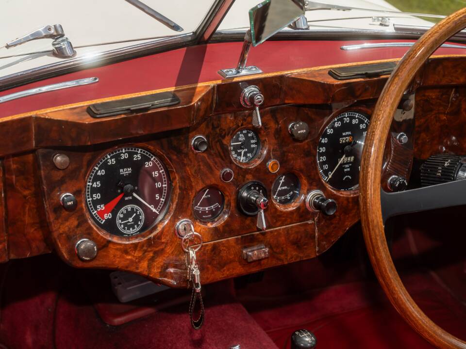 Image 47/58 of Jaguar XK 140 SE DHC (1955)