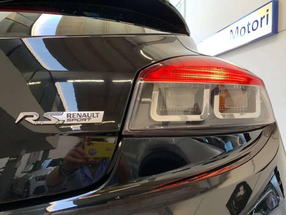Immagine 38/43 di Renault Mégane RS (2011)