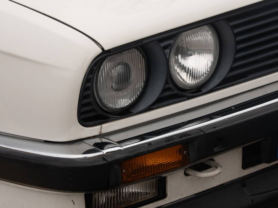 Image 31/50 of BMW 320i (1987)