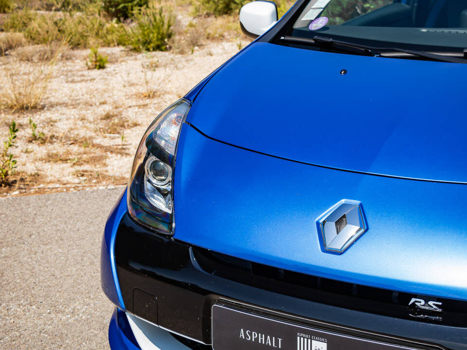 Image 32/40 of Renault Clio Gordini R.S. (2012)