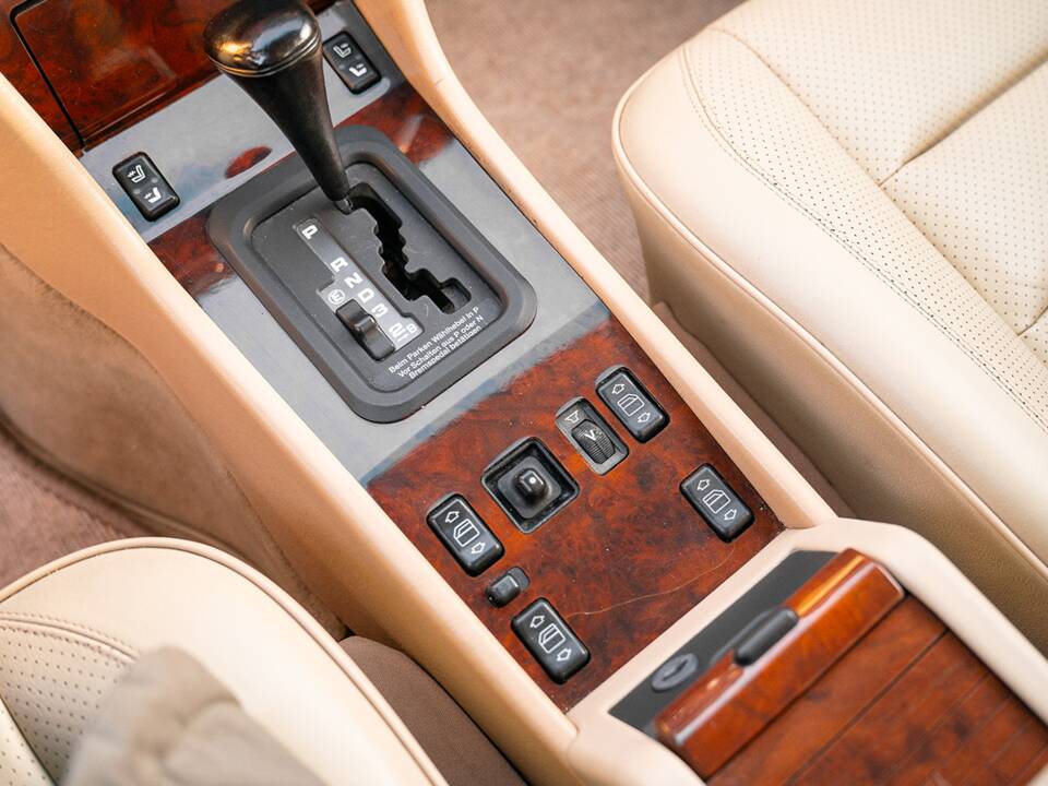 Bild 31/38 von Mercedes-Benz 500 E (1991)