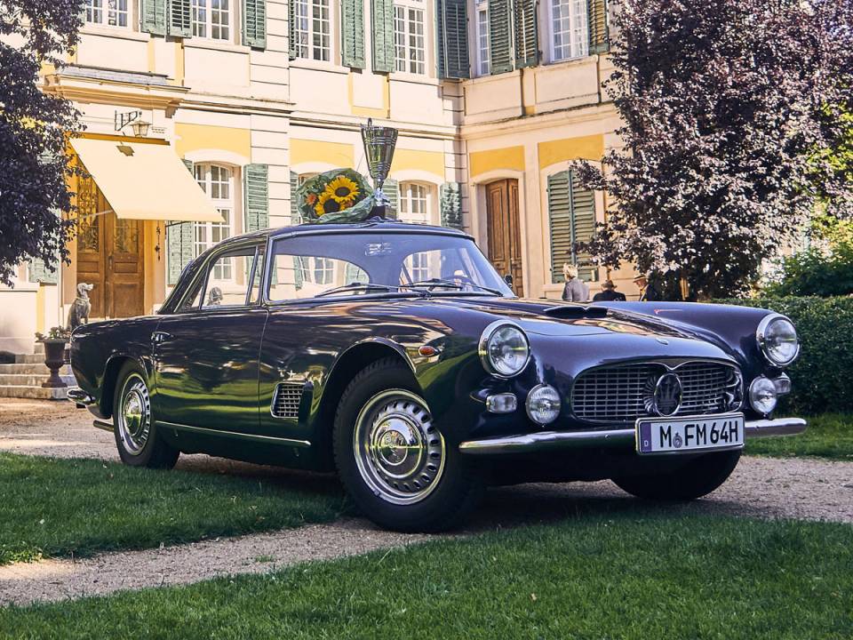 Image 2/58 of Maserati 3500 GTI Touring (1963)