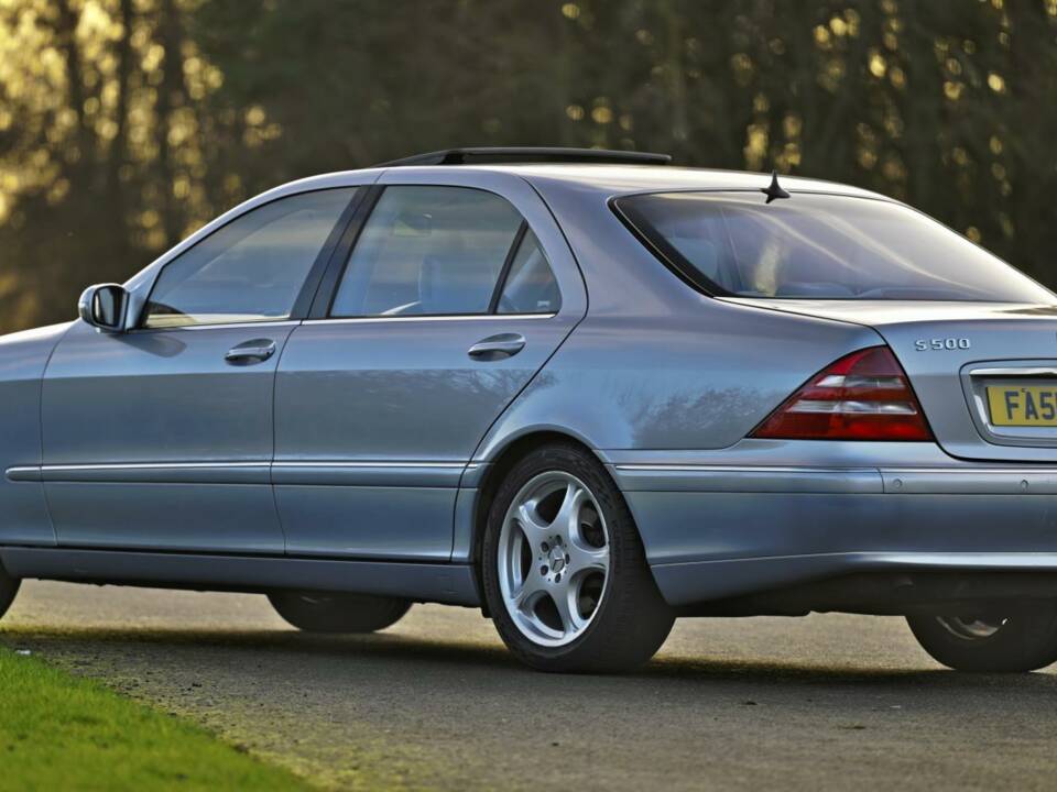 Image 13/50 de Mercedes-Benz S 500 L (2001)
