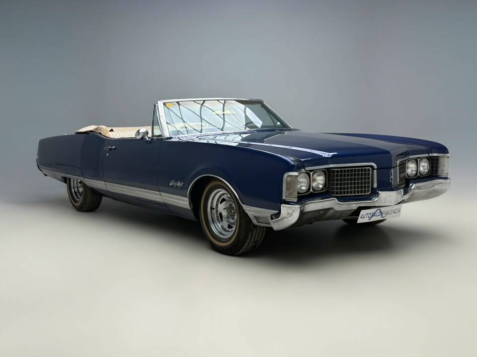 Image 6/23 of Oldsmobile Ninety-Eight (1968)