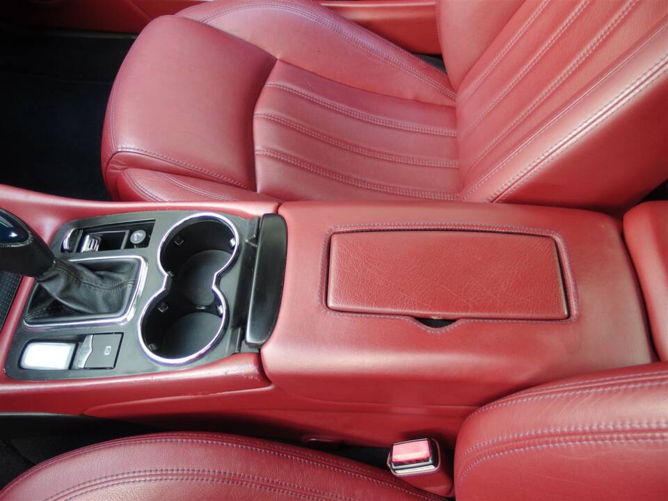 Image 51/99 of Maserati GranTurismo 4.2 (2008)