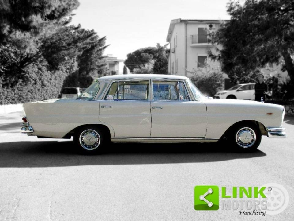 Imagen 6/10 de Mercedes-Benz 220 b (1960)