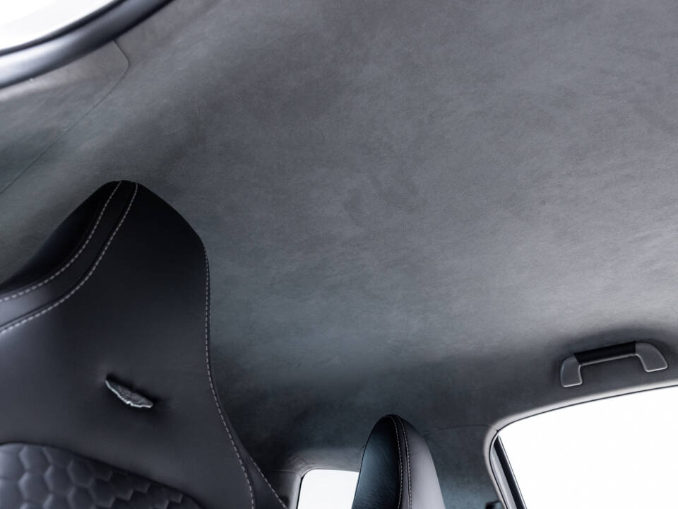 Bild 24/32 von Aston Martin Cygnet (2012)