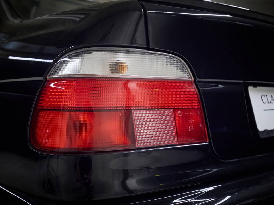 Image 30/99 of BMW M5 (2000)