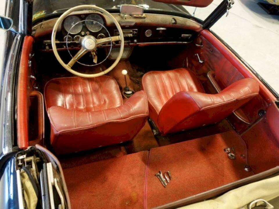 Image 24/43 of Mercedes-Benz 190 SL (1962)