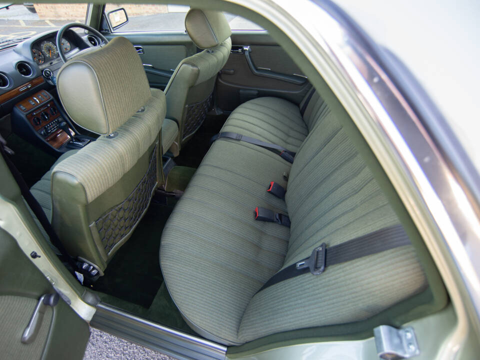 Immagine 14/29 di Mercedes-Benz 280 E (1983)