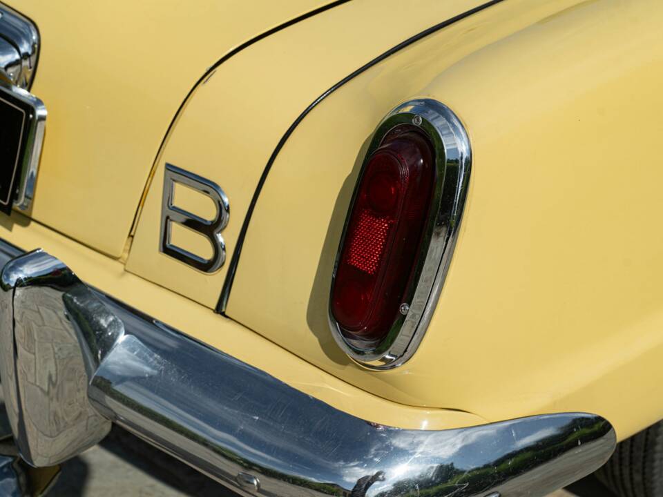 Image 36/50 of Studebaker Champion Regal DeLuxe Convertible (1950)