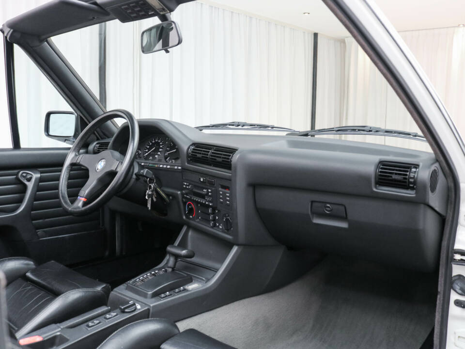 Imagen 8/22 de BMW 325i (1989)