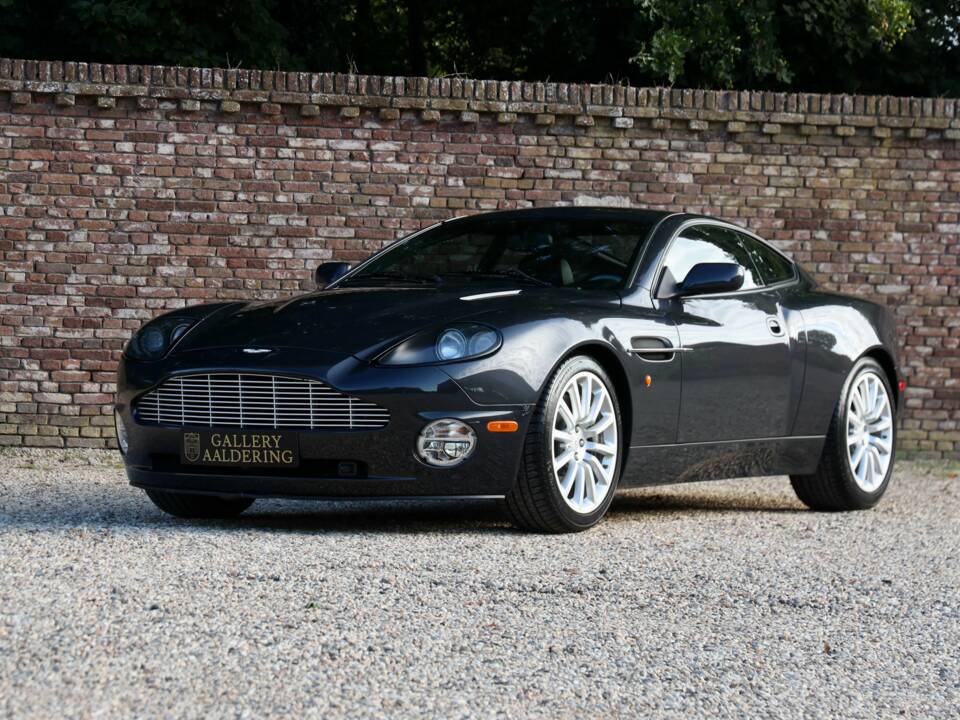 Image 27/50 of Aston Martin V12 Vanquish (2003)
