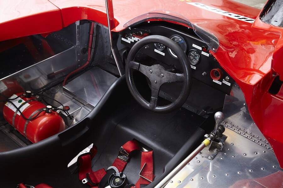 Image 9/50 of Lola T290 (1972)