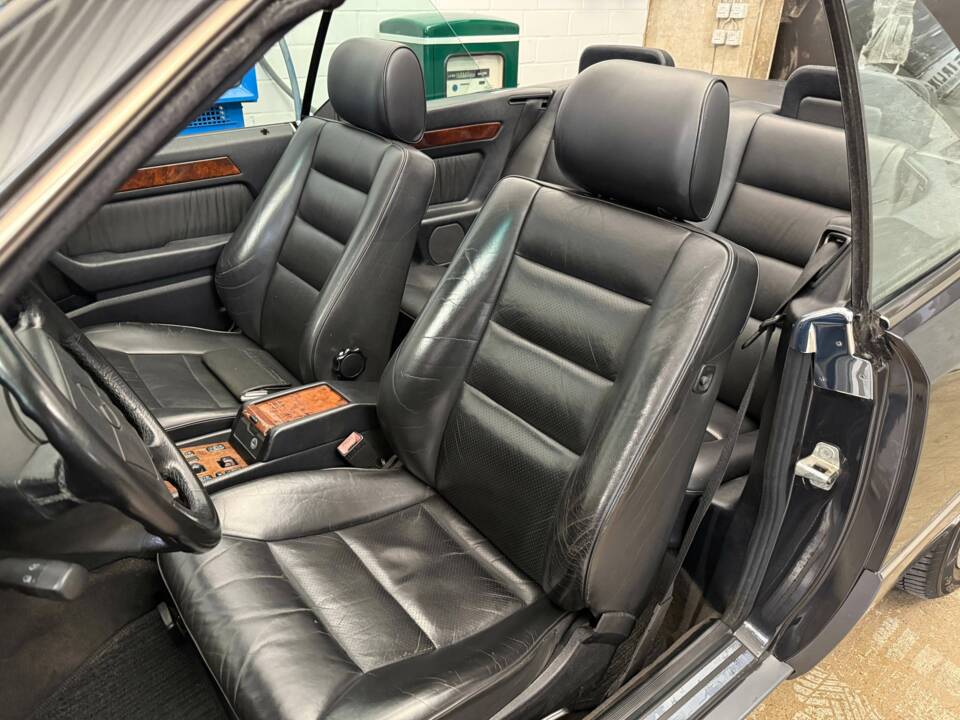 Bild 8/18 von Mercedes-Benz E 200 (1994)