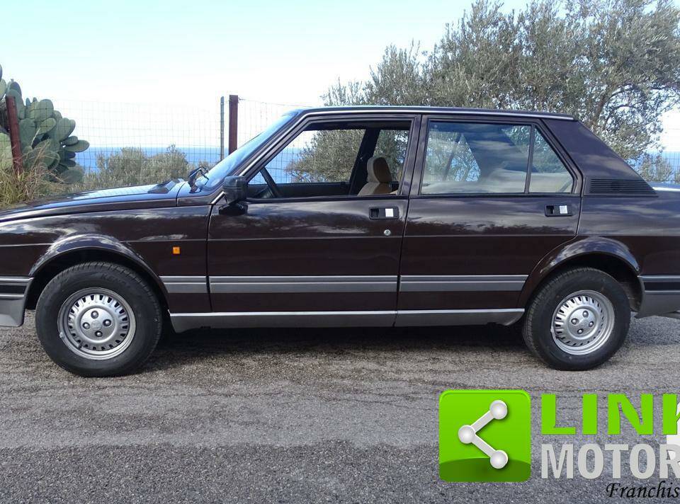 Bild 2/10 von Alfa Romeo Giulietta 1.6 (1983)