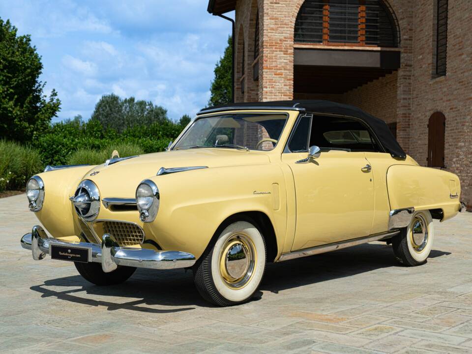 Image 2/50 of Studebaker Champion Regal DeLuxe Convertible (1950)