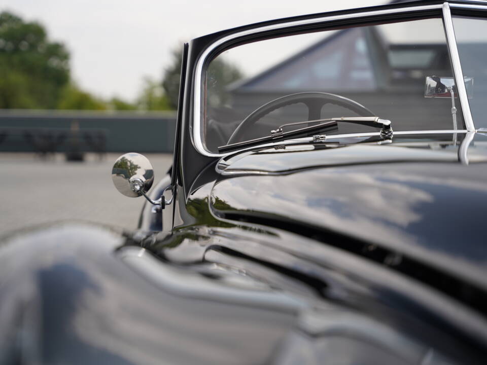 Image 43/50 of Jaguar XK 140 DHC (1956)