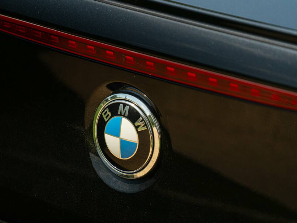 Image 16/50 of BMW M6 (2007)
