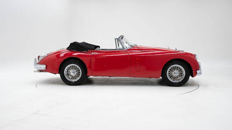 Image 6/15 of Jaguar XK 150 DHC (1961)