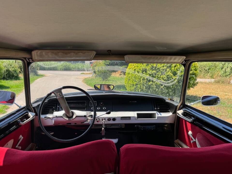 Image 18/29 of Citroën ID 19 (1958)