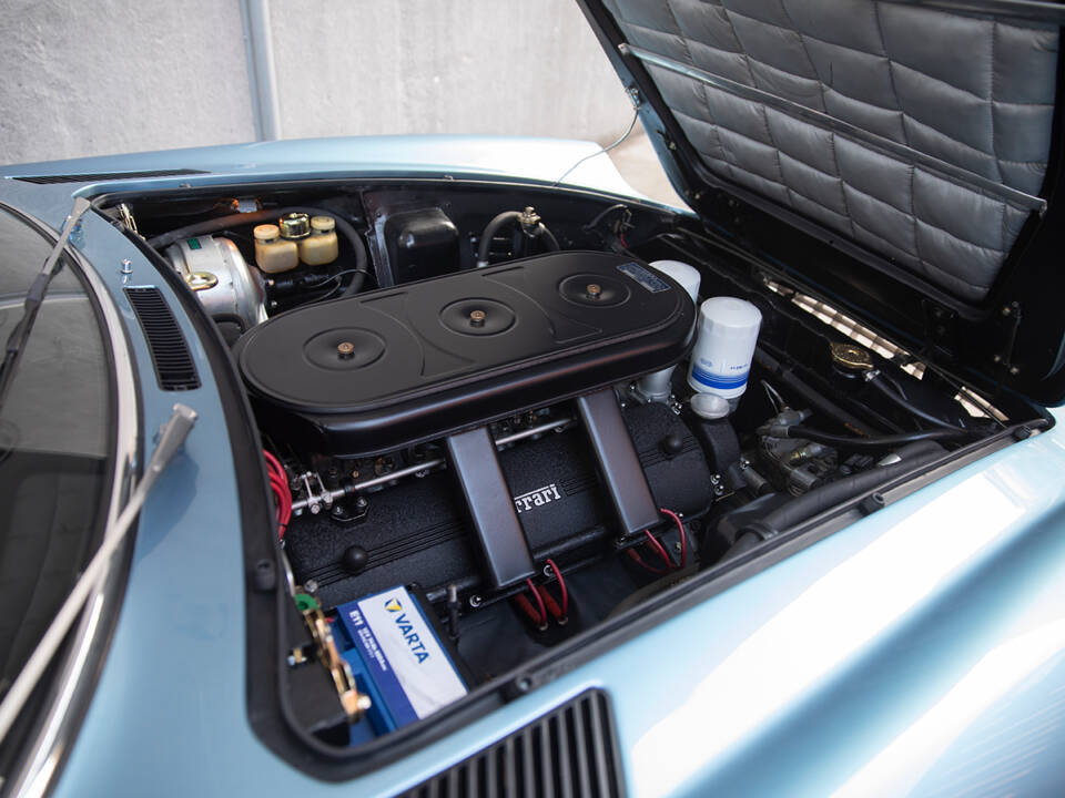 Image 15/40 of Ferrari 365 GT 2+2 (1969)