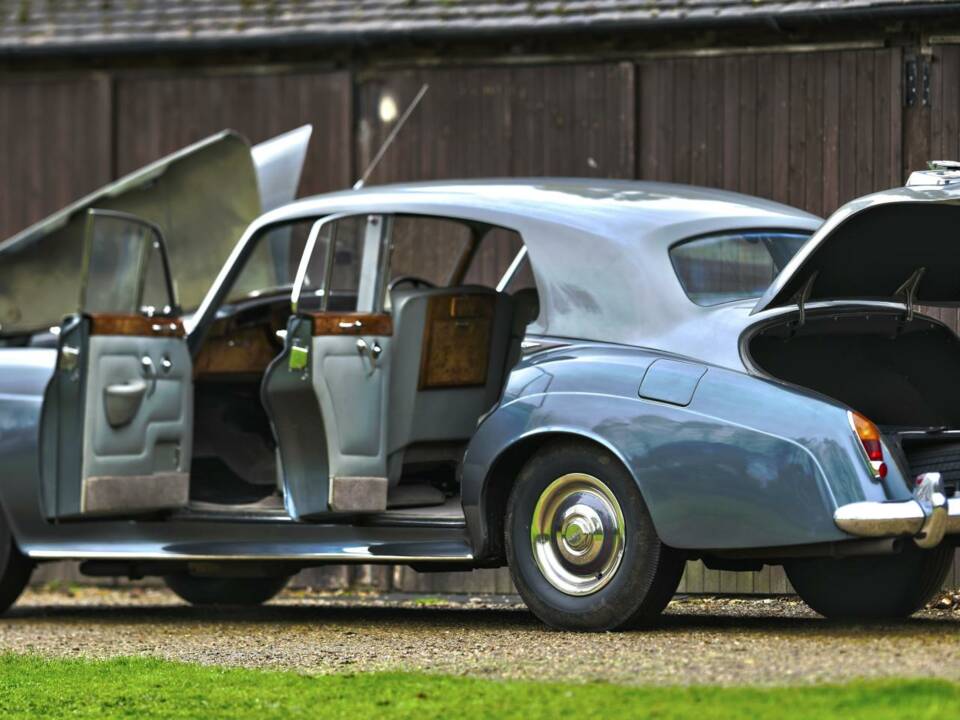 Image 19/50 of Bentley S 3 (1964)