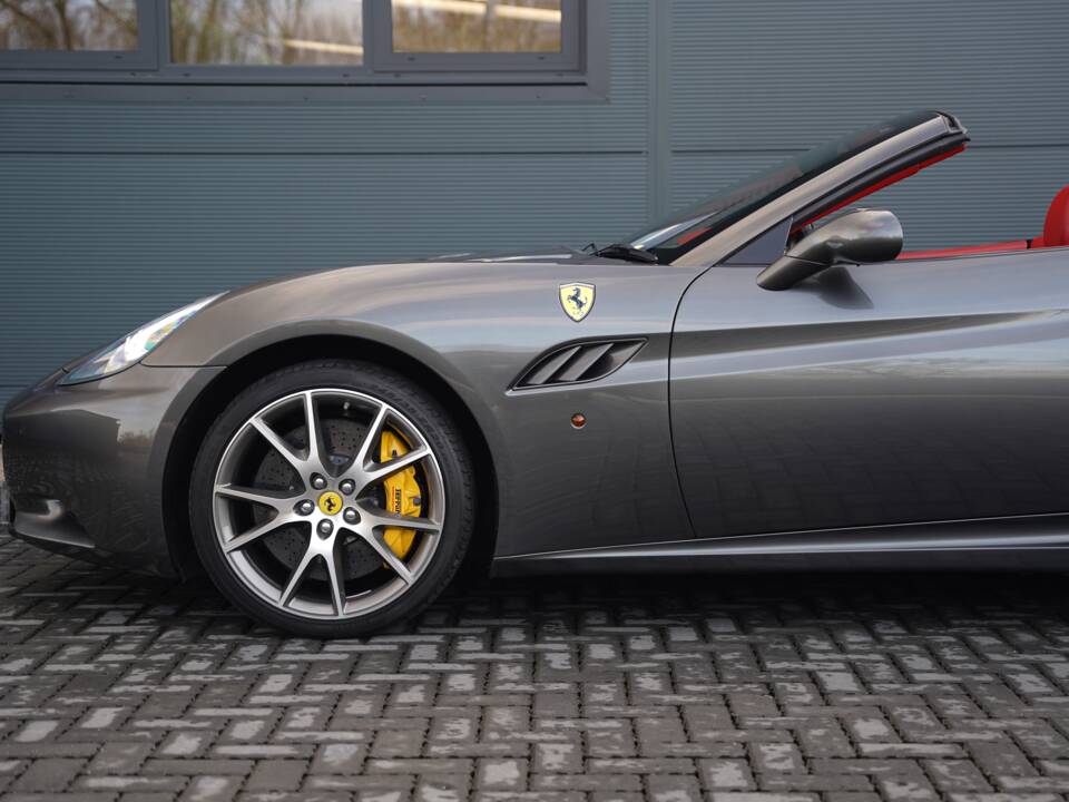 Image 23/50 of Ferrari California (2009)