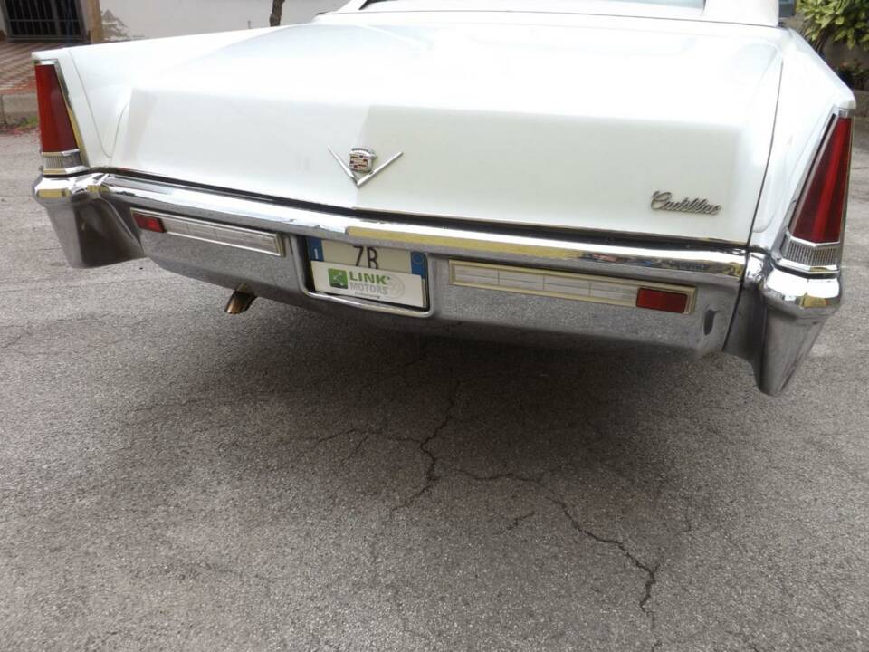 Immagine 28/50 di Cadillac DeVille Convertible (1969)