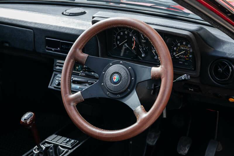 Afbeelding 37/41 van Alfa Romeo GTV 6 2.5 (1983)