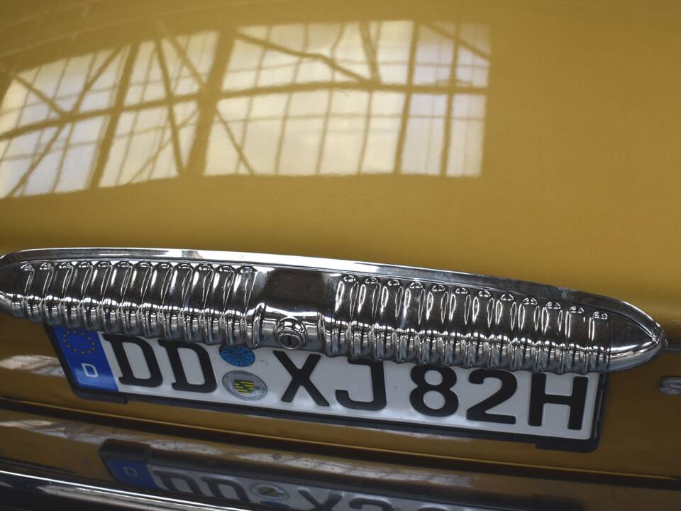 Image 44/47 of Daimler Sovereign 4.2 (1982)