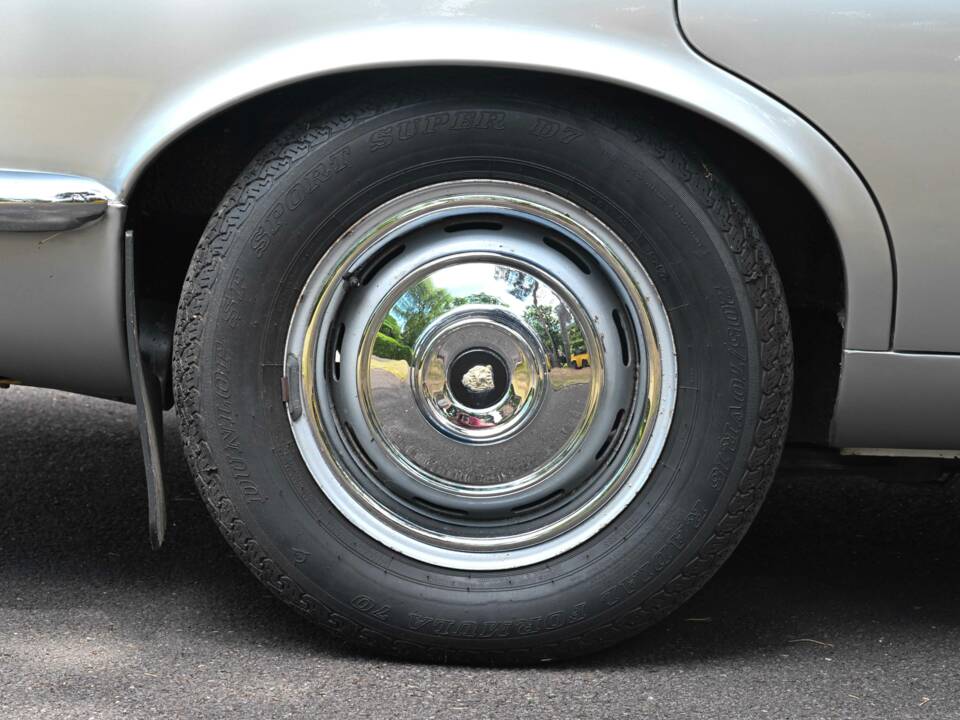 Image 17/50 of Jaguar XJ 6 4.2 (1971)