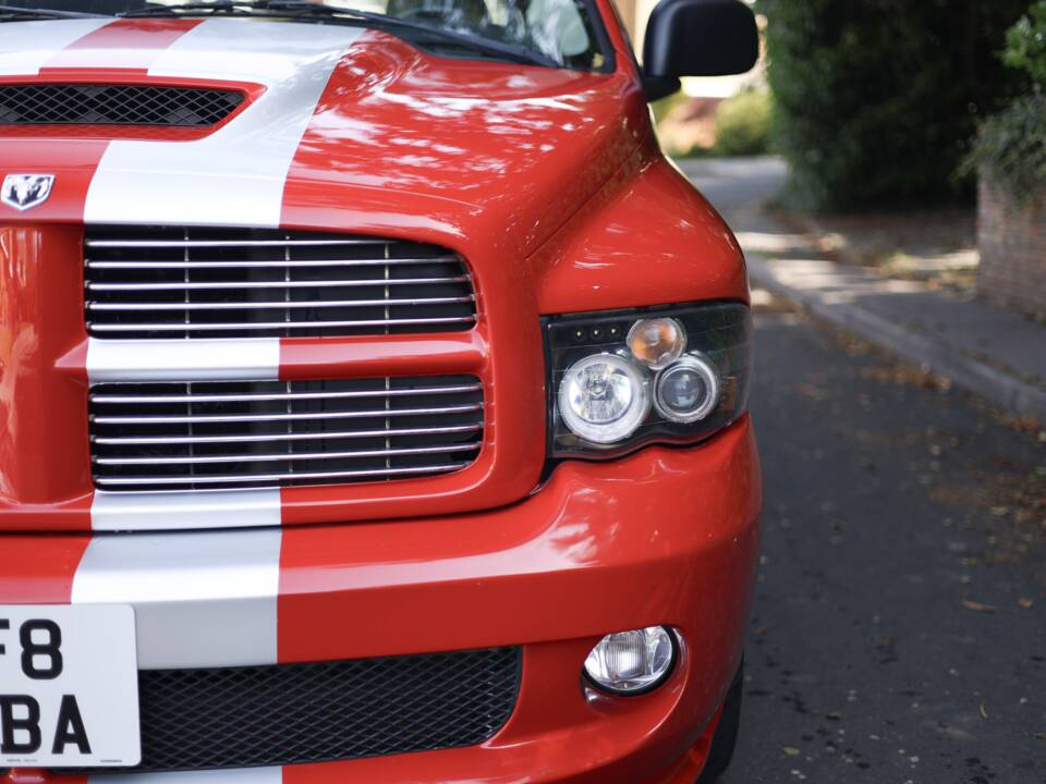 Image 38/82 of Dodge Ram SRT 10 (2005)