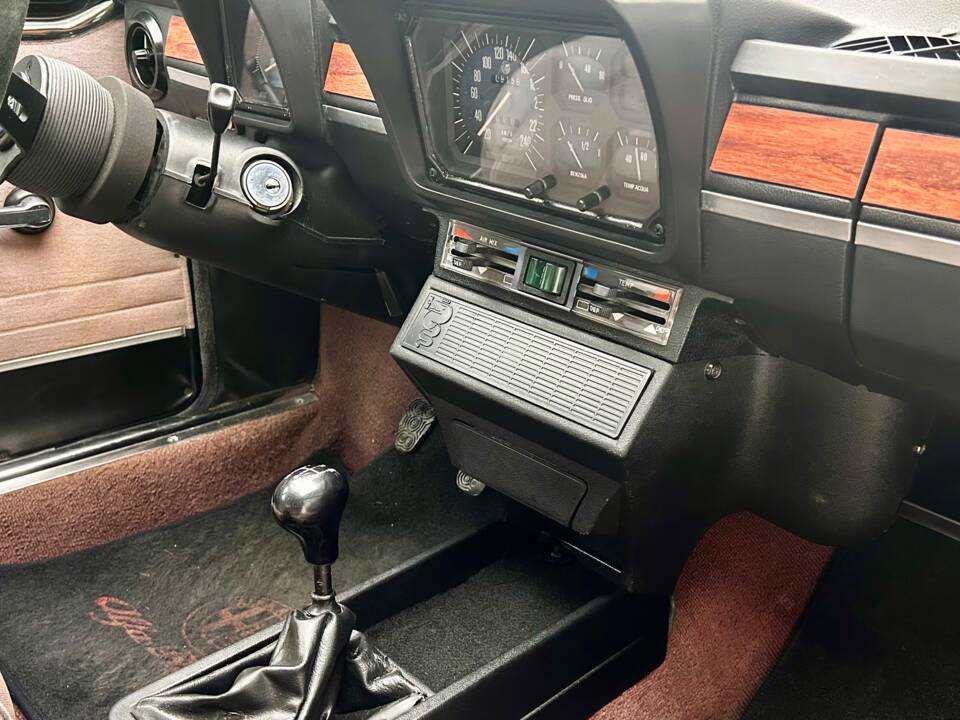 Image 12/14 of Alfa Romeo Alfetta GTV 2.0 (1979)