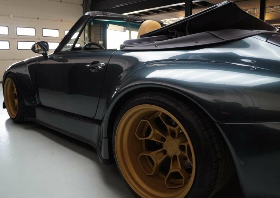 Image 47/50 of Porsche 911 Carrera RWB (1995)