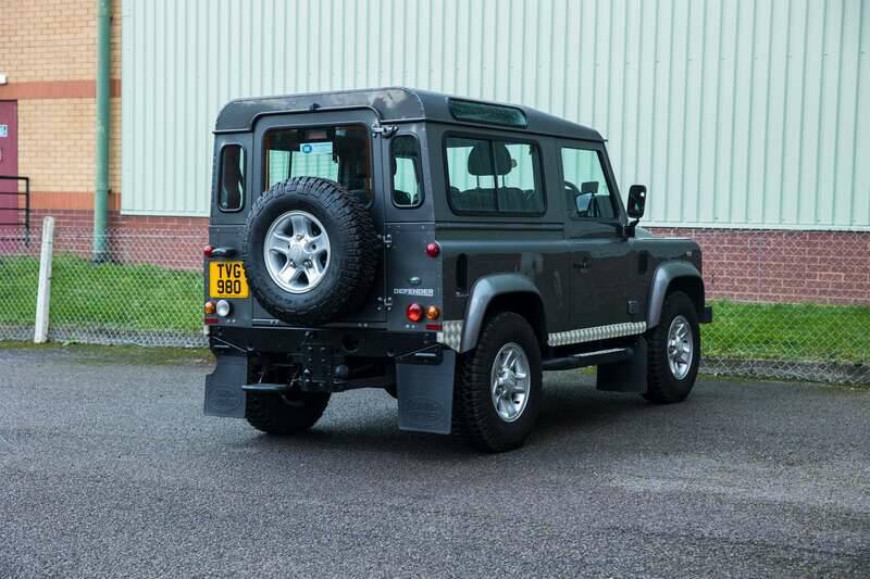 Bild 8/50 von Land Rover Defender 90 (2013)