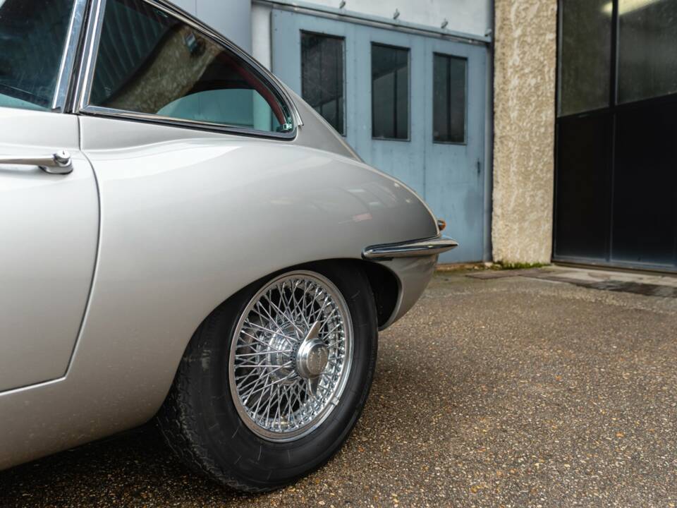 Image 12/50 of Jaguar E-Type 4.2 (1965)