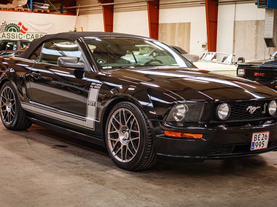 Image 8/49 of Ford Mustang GT (2006)