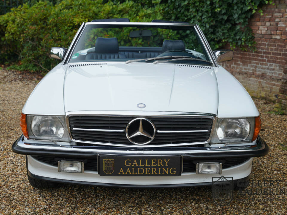 Image 26/50 of Mercedes-Benz 500 SL (1988)