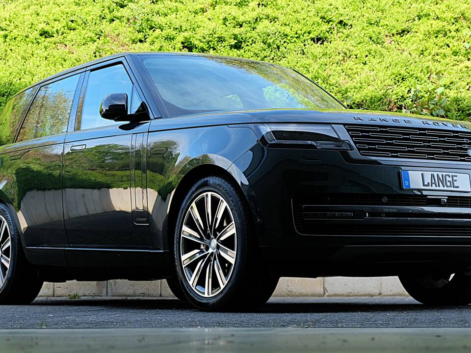 Image 8/61 of Land Rover Range Rover D350 (2025)