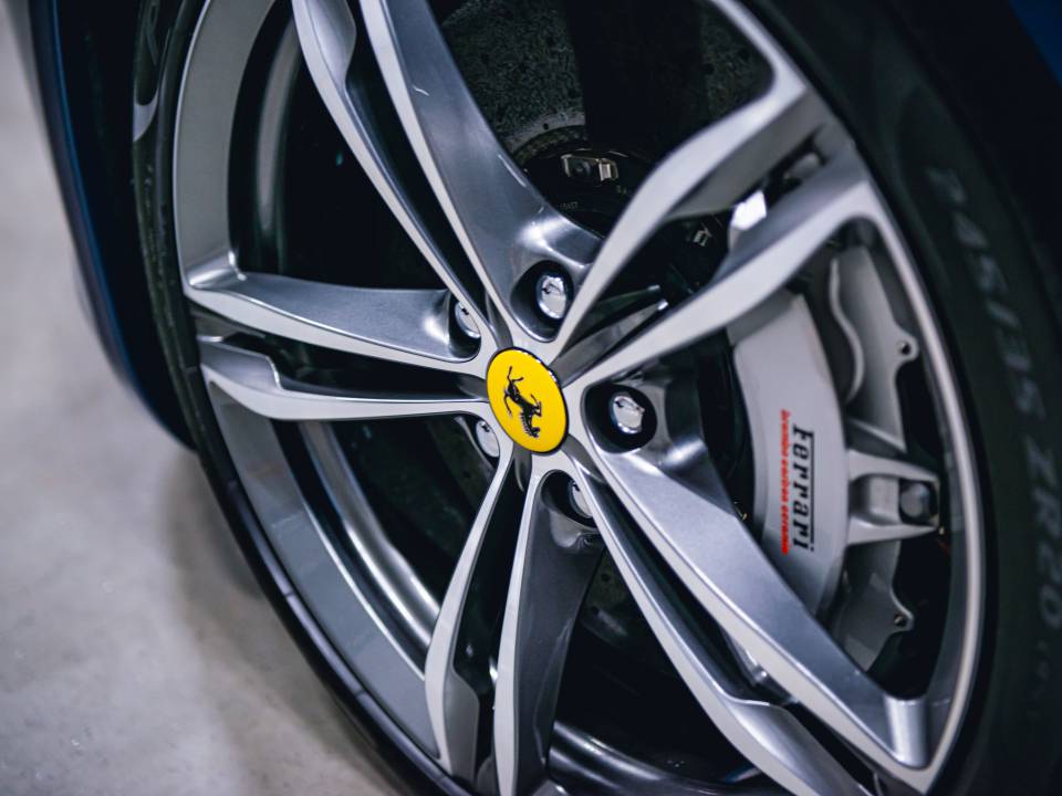 Bild 17/50 von Ferrari GTC4Lusso (2021)