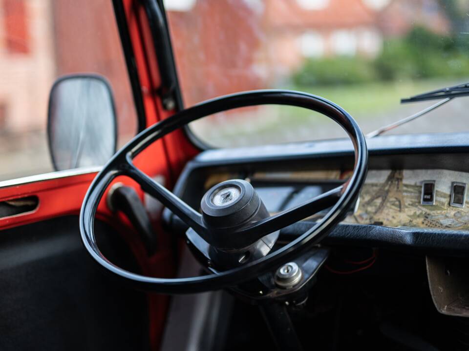 Image 30/52 of Renault Estafette (1977)