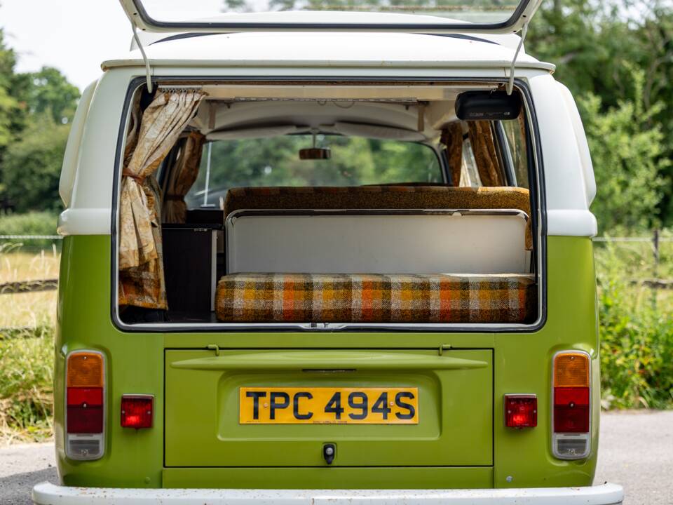 Image 29/47 of Volkswagen T2b Camper (1977)