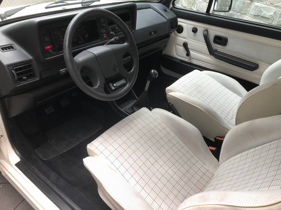Immagine 5/22 di Volkswagen Golf Mk I Convertible 1.8 (1989)