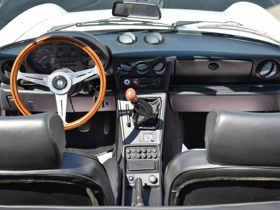 Image 4/17 of Alfa Romeo 2.0 Spider (1992)