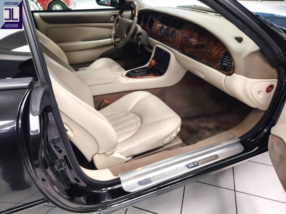 Bild 43/65 von Jaguar XKR (1998)