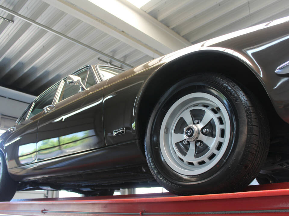 Bild 11/50 von Jaguar XJ 6 L 4.2 (1975)