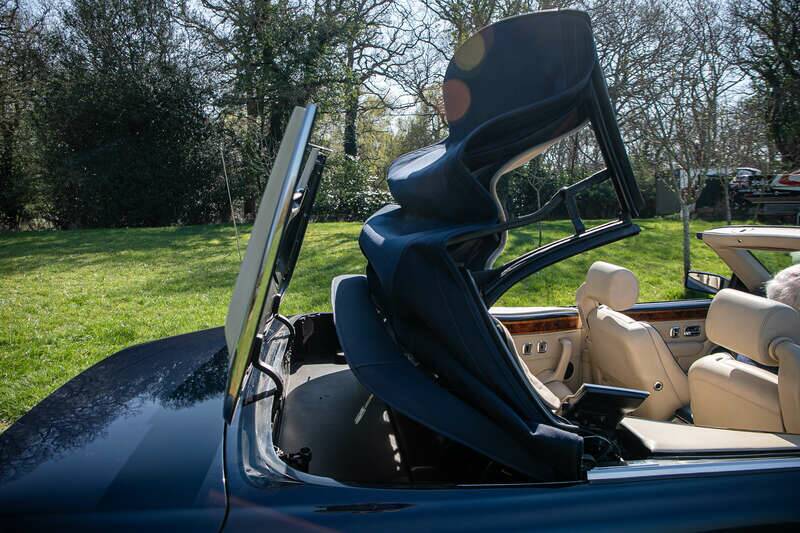 Image 49/50 of Bentley Azure Mulliner (1996)