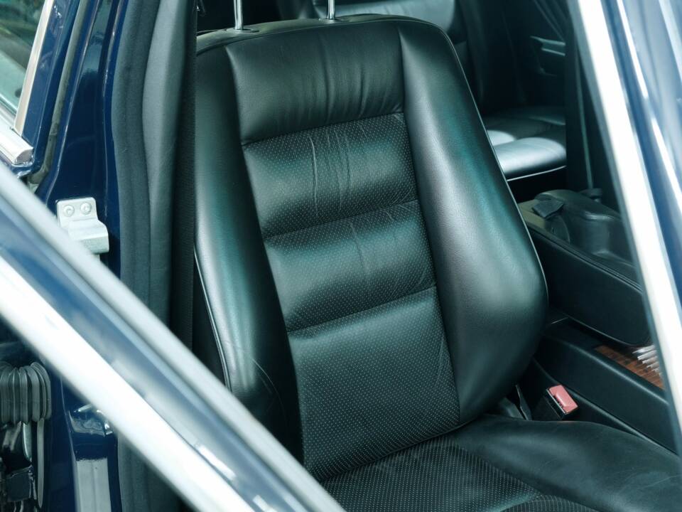 Bild 20/50 von Mercedes-Benz 500 SEL (1990)