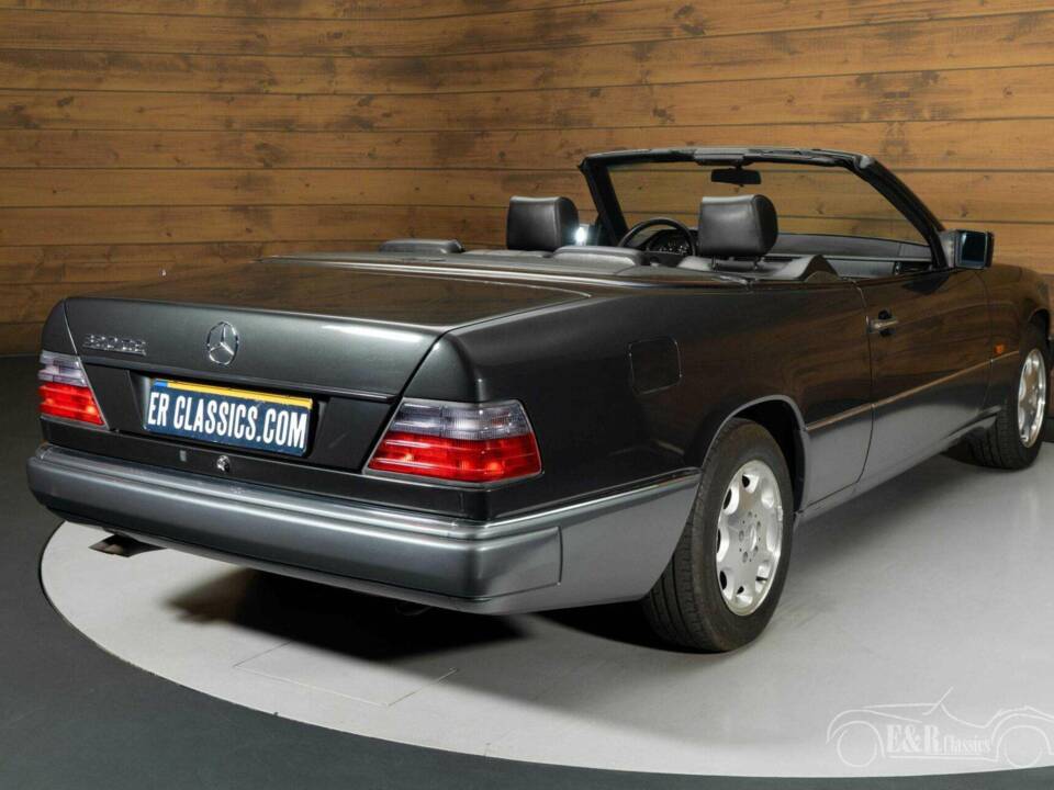 Bild 14/19 von Mercedes-Benz E 320 (1994)